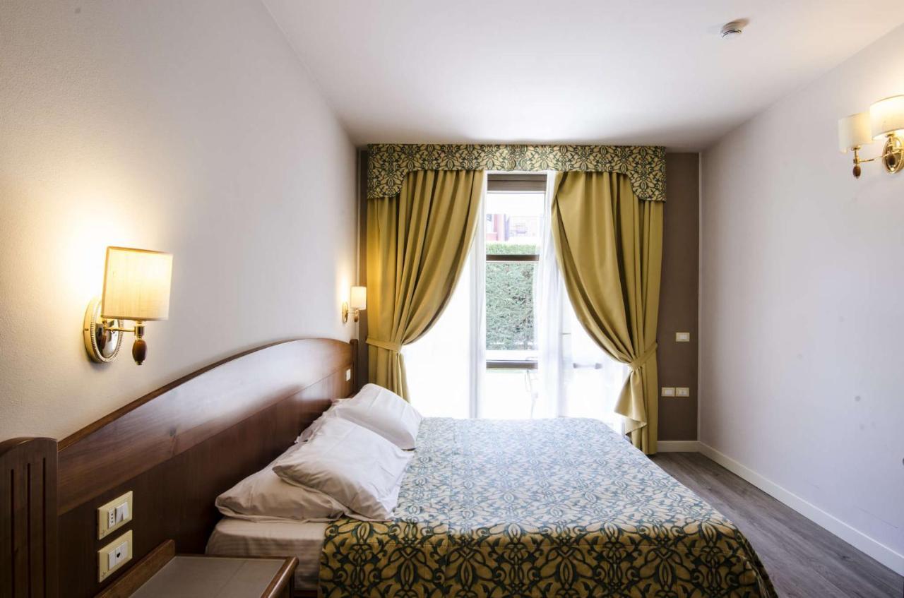 Hotel Smeraldo لاتيزي المظهر الخارجي الصورة