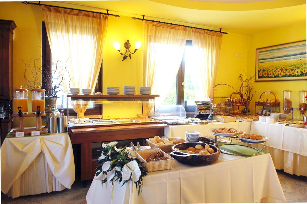 Hotel Smeraldo لاتيزي المظهر الخارجي الصورة