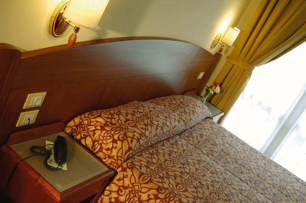 Hotel Smeraldo لاتيزي المظهر الخارجي الصورة