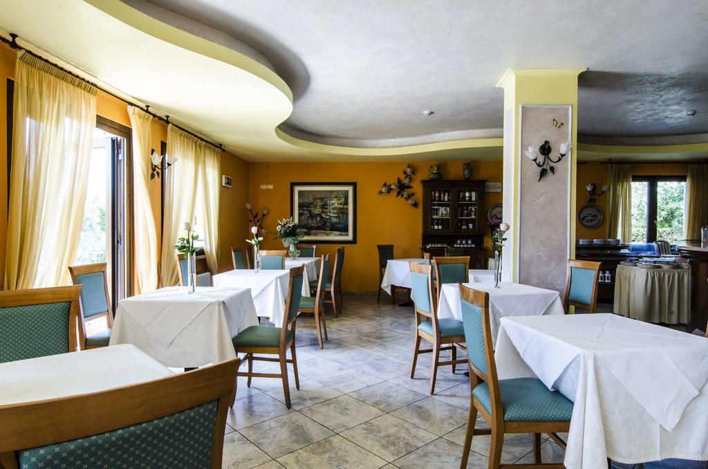 Hotel Smeraldo لاتيزي المظهر الخارجي الصورة