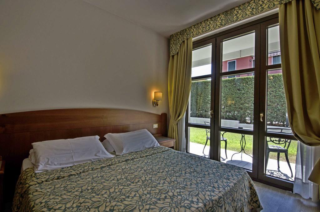 Hotel Smeraldo لاتيزي المظهر الخارجي الصورة