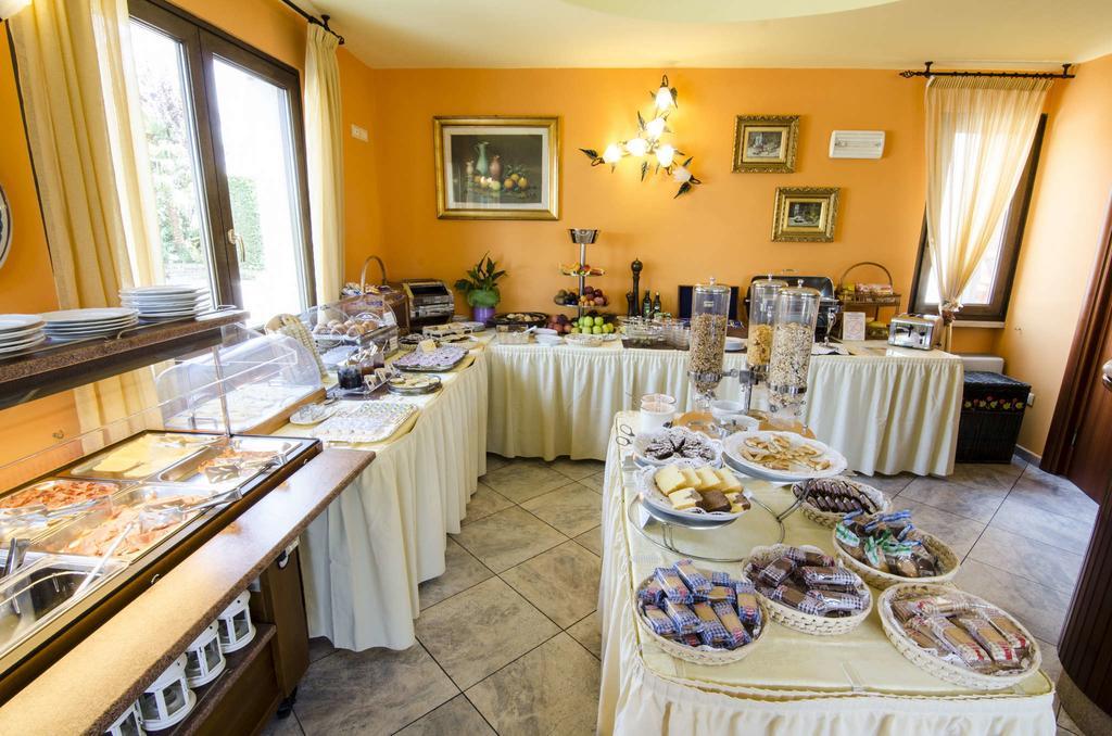 Hotel Smeraldo لاتيزي المظهر الخارجي الصورة