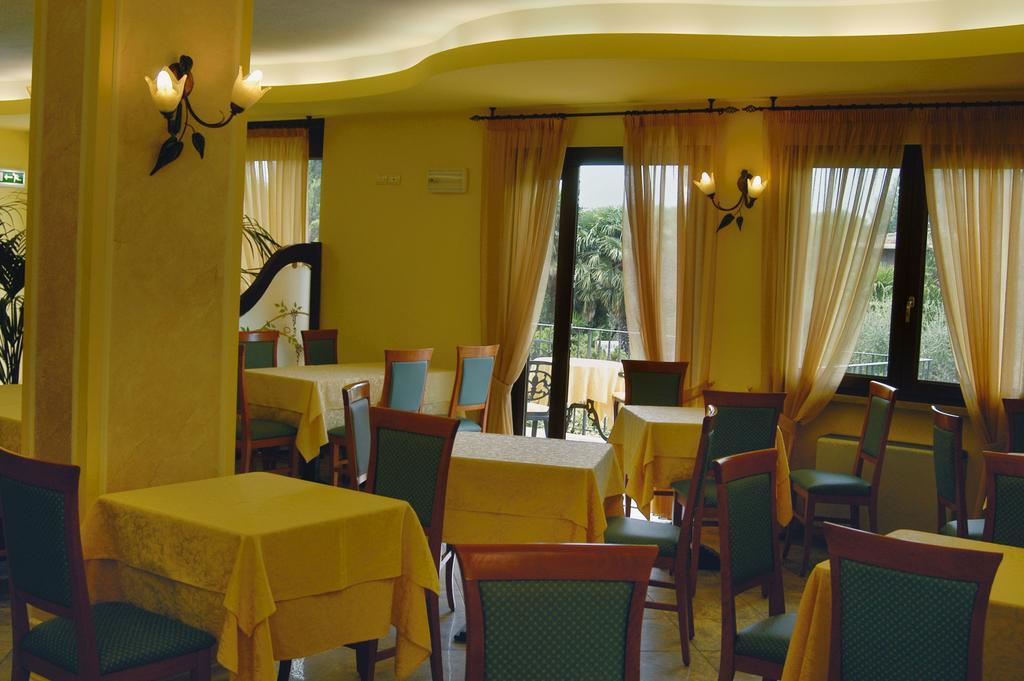 Hotel Smeraldo لاتيزي المظهر الخارجي الصورة