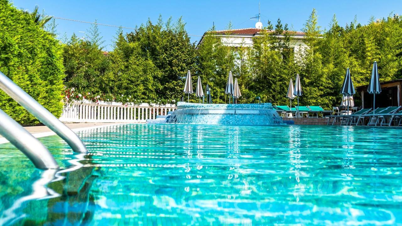 Hotel Smeraldo لاتيزي المظهر الخارجي الصورة