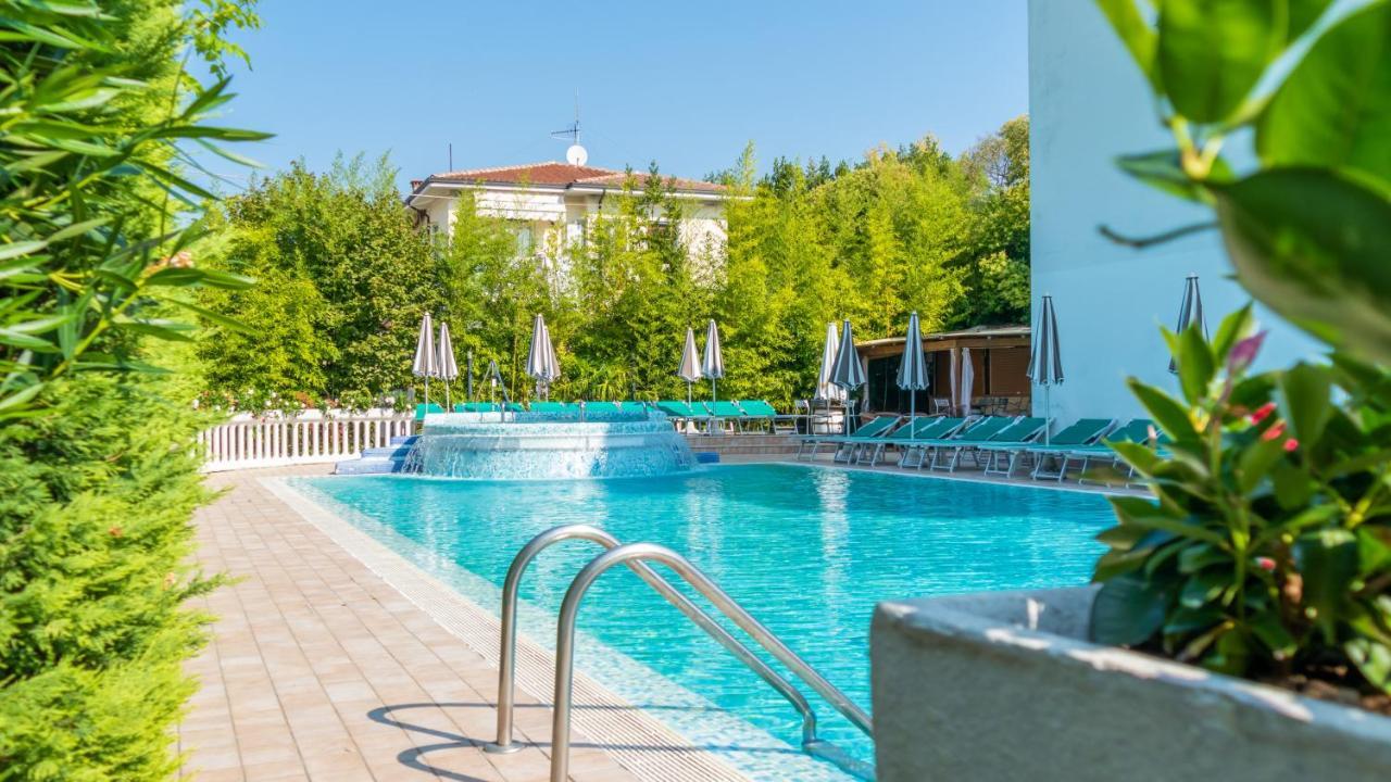 Hotel Smeraldo لاتيزي المظهر الخارجي الصورة