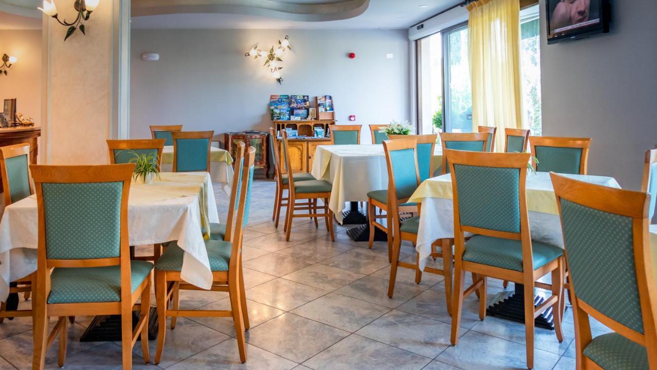 Hotel Smeraldo لاتيزي المظهر الخارجي الصورة